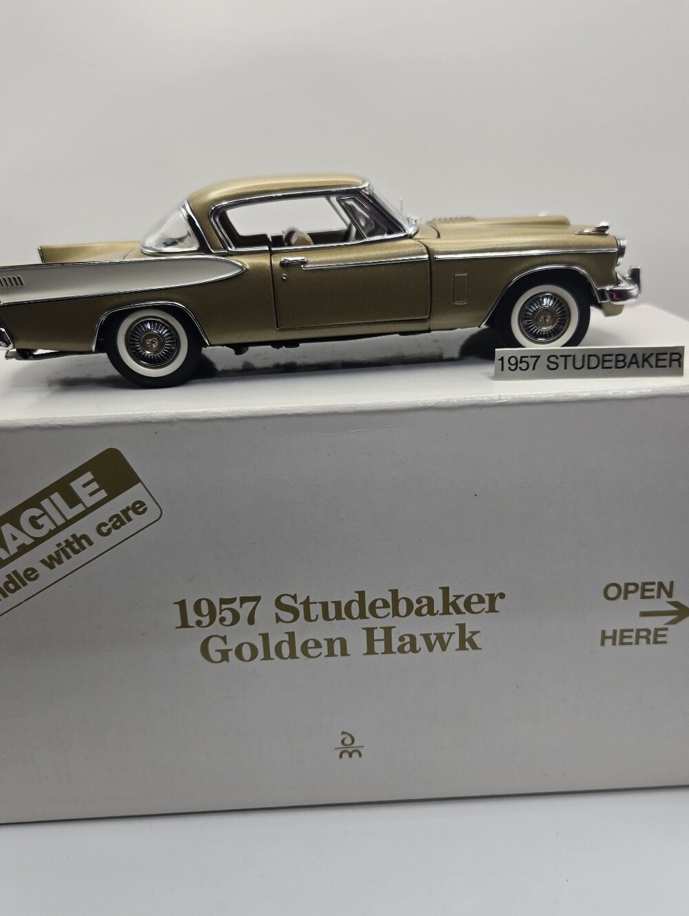 Danbury Mint 1957 Studebaker Golden Hawk 1:24 Scale Diecast Model Metallic Gold